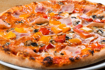 Pizza capricciosa: mozzarella cheese, Italian baked ham, mushroom, artichoke and tomato, mushrooms