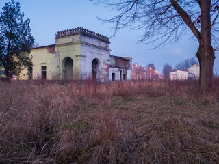Obraz premium Remains of an old railway station, built after the Berlin Congress during the Austro-Hungarian monarchy, after the Allied bombing in World War II. Abandoned today and left to oblivion.
