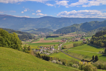 Fototapeta na wymiar Blick aus dem Granitztal Richtung St Paul / Unterkärnten / Österreich