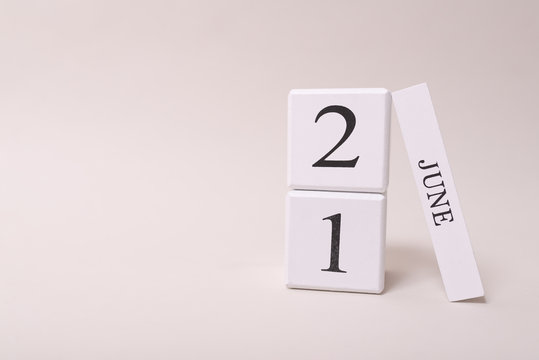 Vertical 21 june white cube calendar. 2020 Father's day holiday date