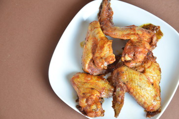 plate of chicken wings on brown wooden table
