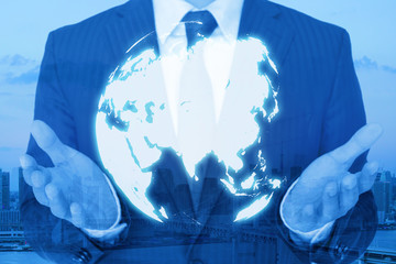 ビジネスマンと世界地図 地球儀 国際化イメージ Businessman globe world map...
