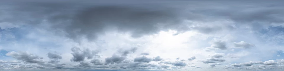 Nahtloses Himmel-Panorama als 360-Grad-Ansicht mit  aufziehenden Wolken zur Verwendung in 3D-Grafiken als Himmelskuppel oder zur Nachbearbeitung von Drohnenaufnahmen © ARochau