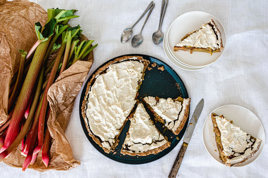 Tarte &agrave; la rhubarbe meringu&eacute;e healthy
