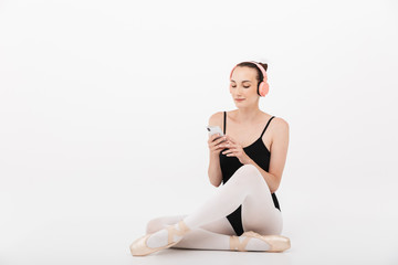 Obraz premium Image of woman ballerina listening to music with cellphone and headphones