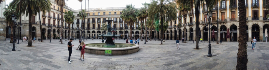 Fototapeta premium Popular Plaza Real of Barcelona during the Covid-19 pandemic. Spain