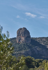 roca solitaria en la montañas de Horta sant Juan