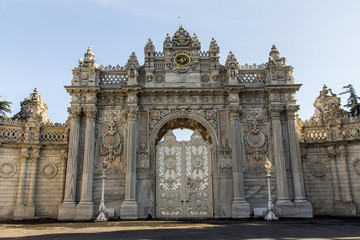 Fototapeta na wymiar View of the beautiful gate of Dolmabahçe Palace in Istanbul. Turkey