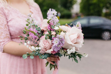 bride holding a bouquet of flowers