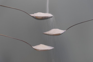 Sprinkling usgar on 3 different spoons