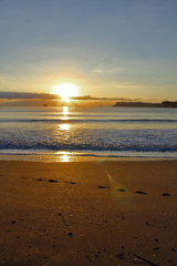 Fototapeta na wymiar Sonnenaufgang am Strand von Whitianga NZ