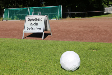 Symbolbild für eine abgesagte bzw. beendete Saison im Fußball