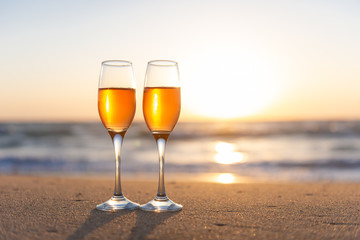 夕日とワイングラス