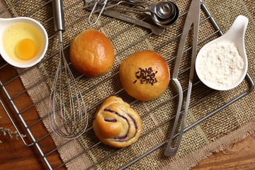 Little chocolate bread with chocolate melting cake 