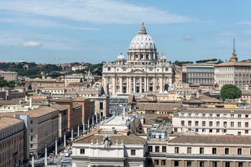 Fototapeta na wymiar view from the mausoleum of hadrian to vatican city rome