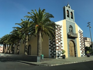 Fototapeta na wymiar Iglesia de un pueblo de La Palma