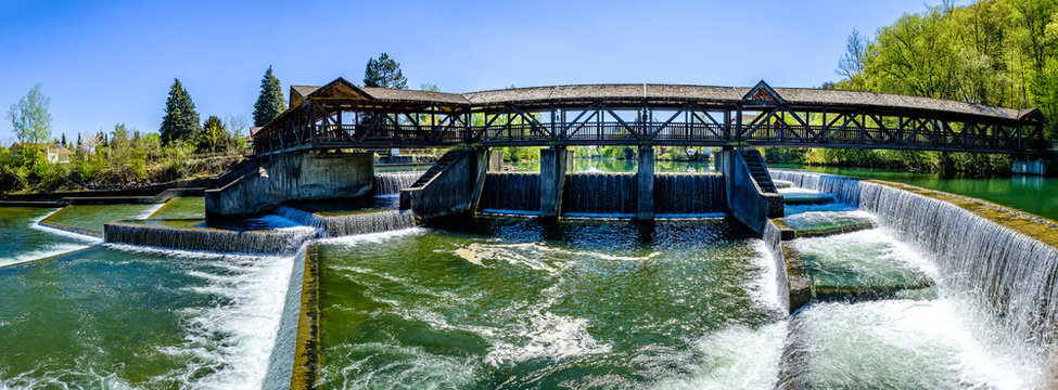 famous flood barrier in wolfratshausen