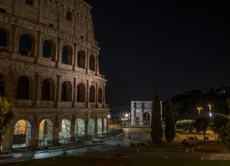 Fototapeta premium night photography stadium colosseum ancient architecture rome
