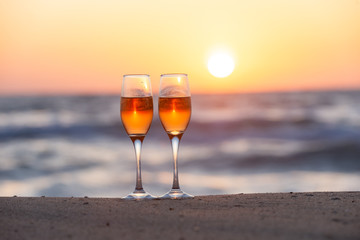 夕日とワイングラス