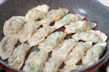 焼きあがった餃子