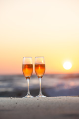 夕日とワイングラス