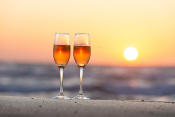 夕日とワイングラス