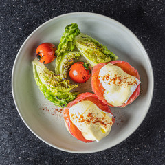 Eggs benedict with smoked salmon