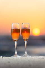夕日とワイングラス