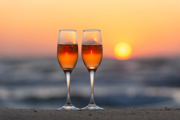 夕日とワイングラス