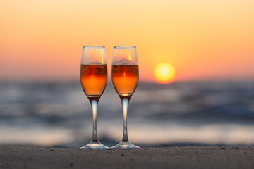夕日とワイングラス