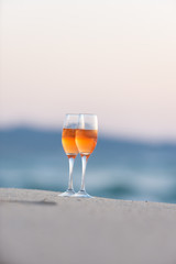 夕日とワイングラス