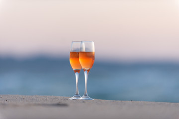 夕日とワイングラス