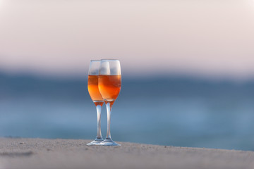 夕日とワイングラス