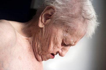 Obraz premium old lady looking down