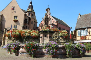 Fototapeta na wymiar Fuente de Eguisheim, uno de los pueblos más bonitos de Alsacia.