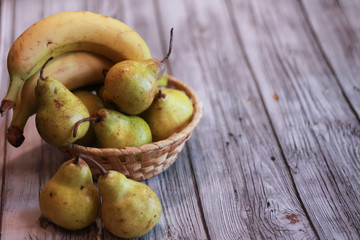 pears in a bowl
