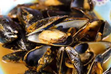 assiette de moules au curry rouge