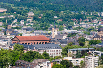 Fototapeta premium Trier, Altstadt, Stadt, Altstadthäuser, sankt gangolf, Kirche, marktkirche, Mosel, Fluss, Stadtrundgang, Römerzeit, Rheinland-Pfalz, Flussschifffahrt, Deutschland