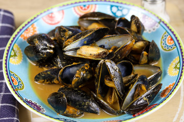 assiette de moules au curry rouge
