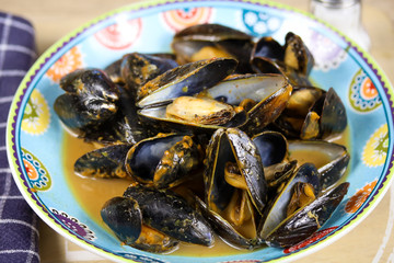 assiette de moules au curry rouge