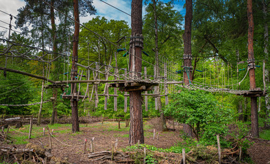 Fototapeta premium Hochseilgarten im Jungfernheidepark in Berlin