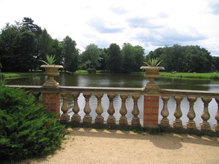 Balustrade am See am Schloss und im Schlossgarten Wiesenburg