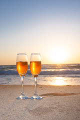 夕日とワイングラス