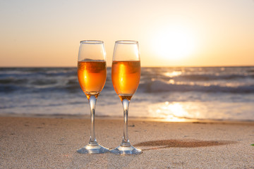 夕日とワイングラス