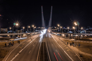 Fototapeta premium traffic on the bridge over the Amur in Khabarovsk in the evening 04/12/18