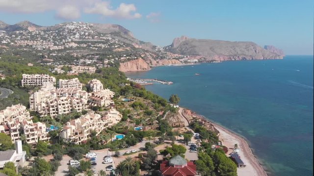 Paisaje aereo de dron de la costablanca, mar y monta&ntilde;a
