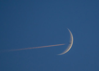 Flieger im Mond