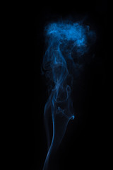 Obraz premium The movement of the smoke on a black background .