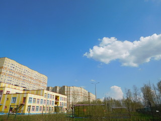 Fototapeta na wymiar building in the city against the background of a bright sky in early spring 