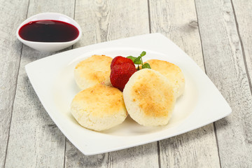 Curd pancakes with jam and stravberry